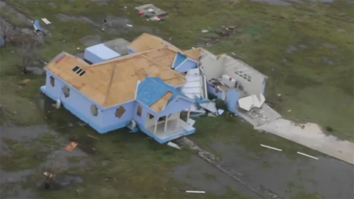 Irma suma 11 muertes en su paso por el Caribe y el ojo del huracán apunta hacia Miami