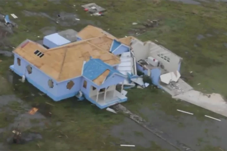 Irma suma 11 muertes en su paso por el Caribe y el ojo del huracán apunta hacia Miami