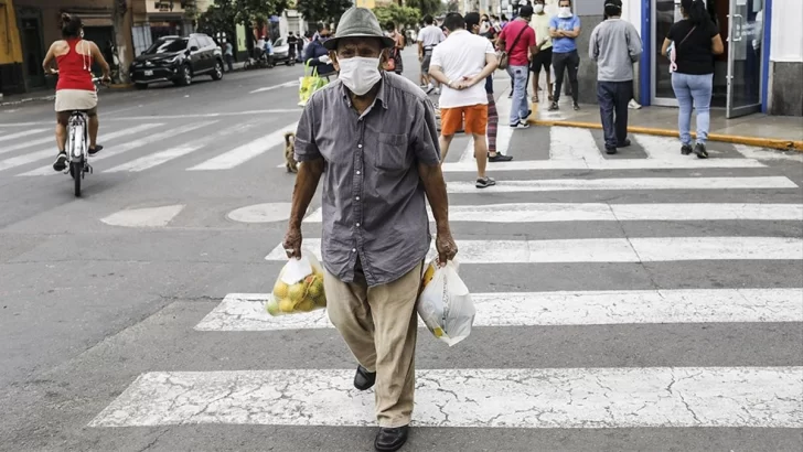 Una nueva variante de coronavirus detectada en Perú podría estar circulando en Argentina