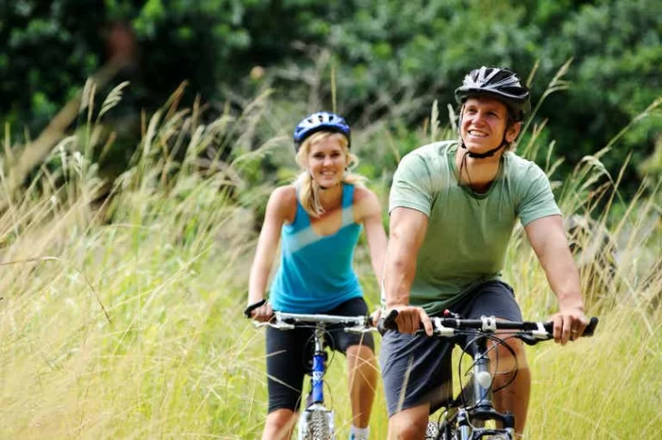 Seis accesorios útiles para andar bicicleta de forma segura