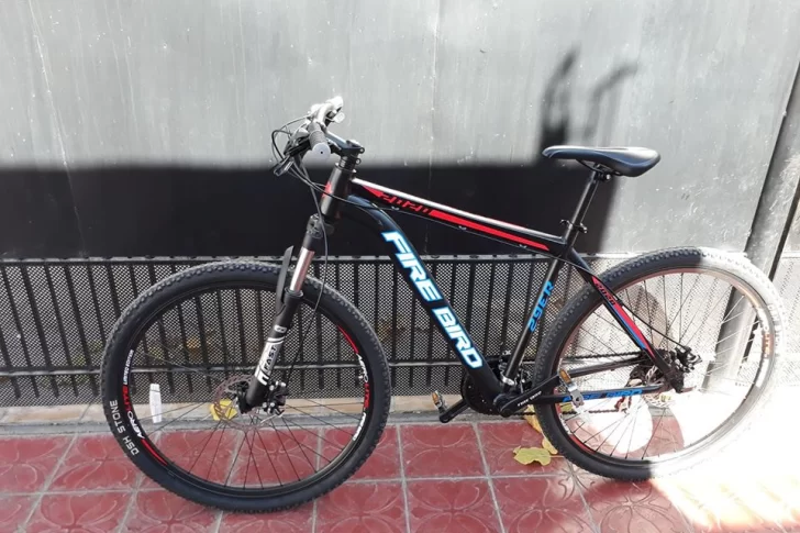 Le robaron la bicicleta en Rawson y pide ayuda para hallarla