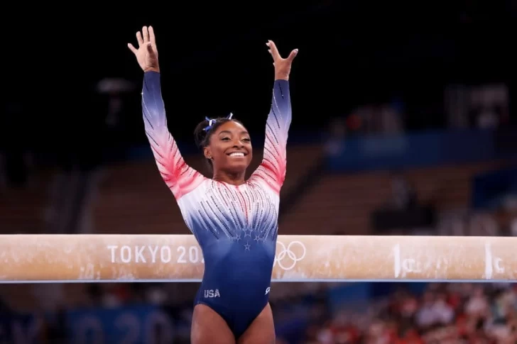 Simone Biles volvió, compitió y ganó la medalla de bronce