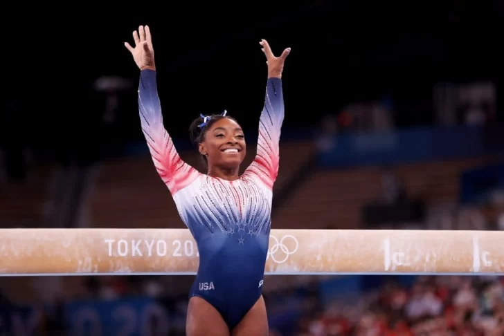 Simone Biles volvió, compitió y ganó la medalla de bronce