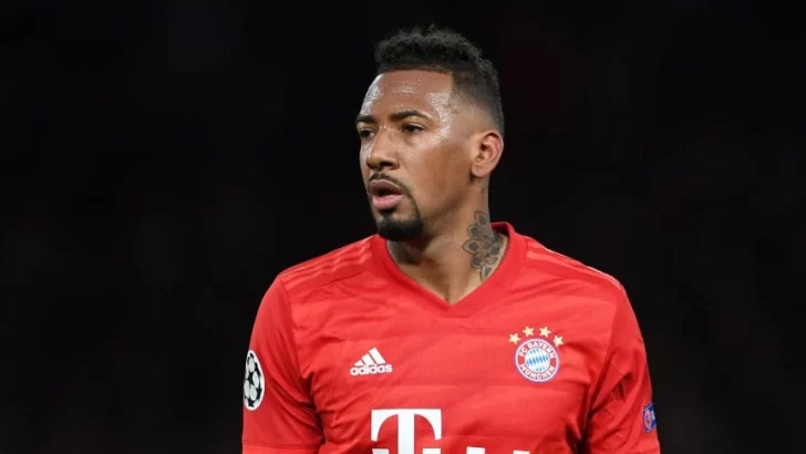 Boateng, multado por Bayern Munich por salir de la ciudad y chocar