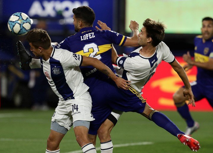 Talleres venció a Boca en La Bombonera y se adueñó de la cima del grupo