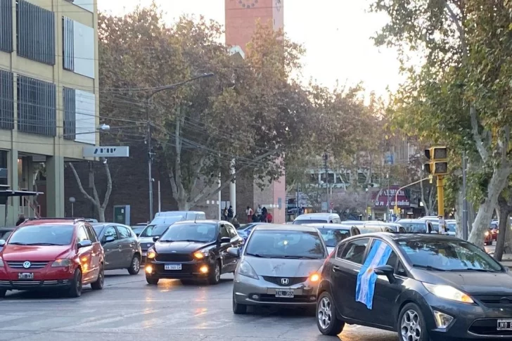 Tras participar en los ‘bocinazos’, los docentes autoconvocados debaten nuevas medidas