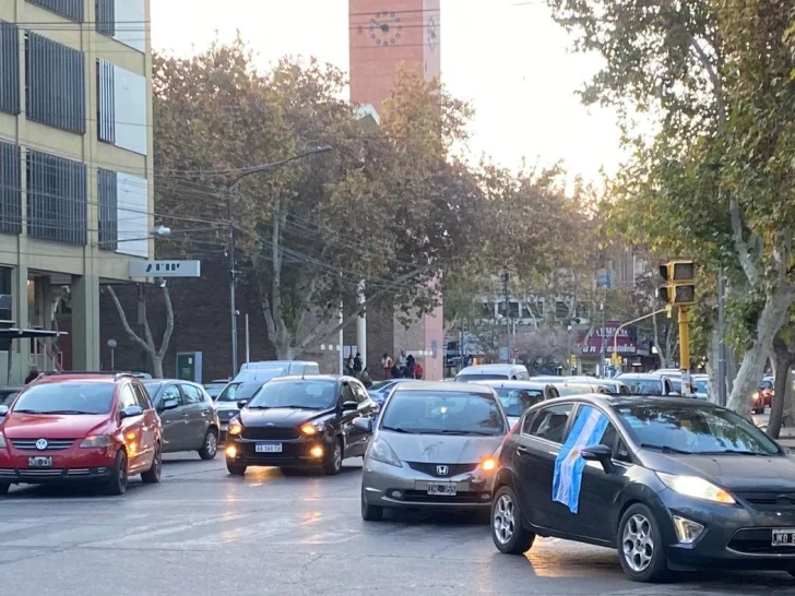 Tras participar en los ‘bocinazos’, los docentes autoconvocados debaten nuevas medidas