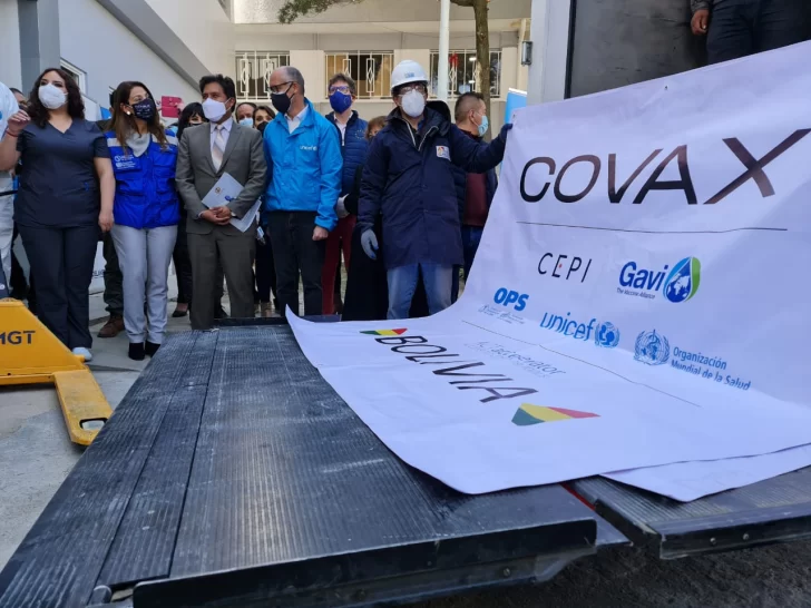 Bolivia recibe 600.000 dosis de vacunas donadas por España y Francia