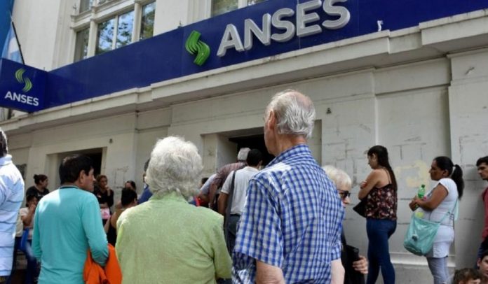 Subsidios de luz y gas para jubilados de ANSES: conocé quiénes NO pueden acceder a la reducción de las tarifas