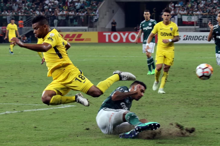 En un final electrizante, Boca reaccionó a tiempo y Tevez salvó un punto ante Palmeiras