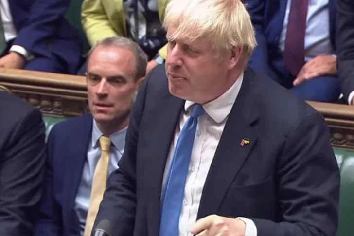 La bizarra despedida de Boris Johnson: “Hasta la vista baby”