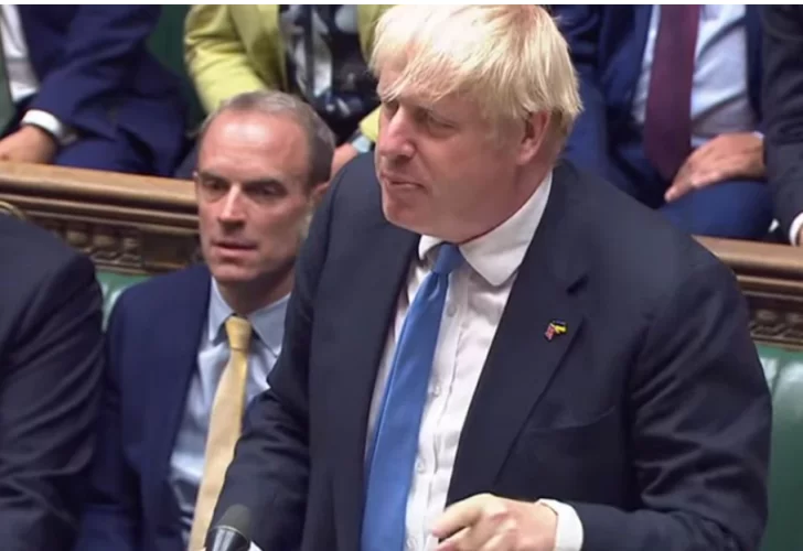 La bizarra despedida de Boris Johnson: “Hasta la vista baby”