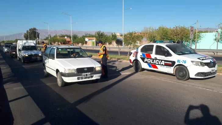 Así funcionan los controles preventivos en San Juan: en algunas zonas, estrictos; en otras, nada