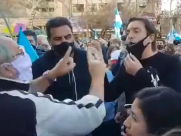 [VIDEOS] Repudio a Eduardo Cáceres en la manifestación de la Plaza 25: “¡Que se vaya!”