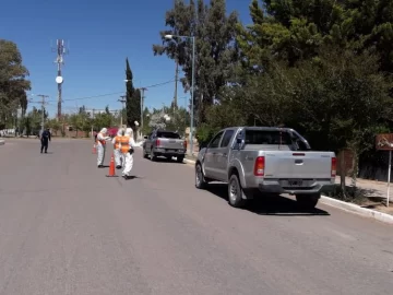 Atraparon a 47 personas en una fiesta en un complejo de cabañas de Calingasta