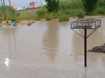 Los canales y cunetas tapados, en conjunto con la lluvia, causaron desastre en Rawson y Pocito