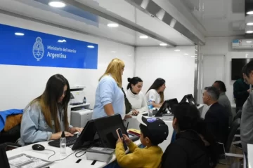 El camión para tramitar el DNI gratuito y el Pasaporte llega ahora a Santa Lucía