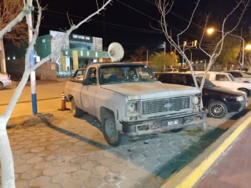 Falleció una estudiante por el vuelco de una camioneta en la que viajaban 15 personas