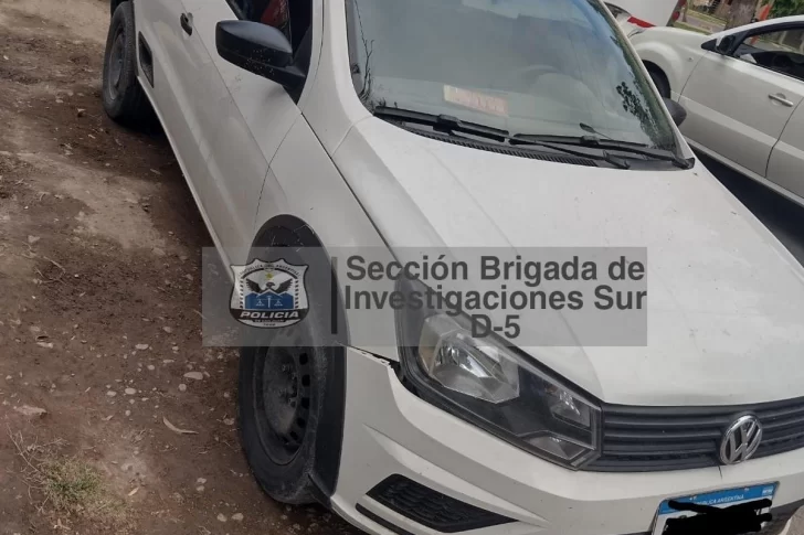 Intentó escapar de la policía en su camioneta, después huyó corriendo: el vehículo era robado