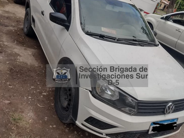 Intentó escapar de la policía en su camioneta, después huyó corriendo: el vehículo era robado