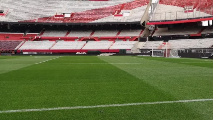 Así luce el césped del Monumental tras las intensas lluvias