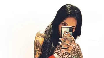 Cande Tinelli y una foto como Dios la trajo al mundo