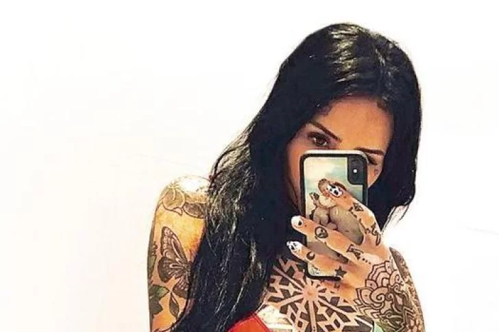 Cande Tinelli y una foto como Dios la trajo al mundo