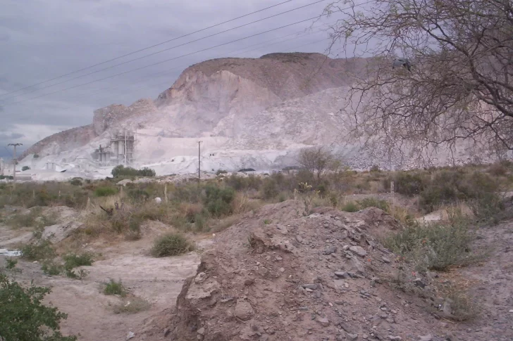 Trabajaba en una cantera, una piedra cayó sobre él y sufrió heridas de diversa consideración