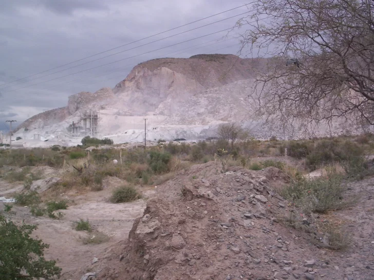 Trabajaba en una cantera, una piedra cayó sobre él y sufrió heridas de diversa consideración