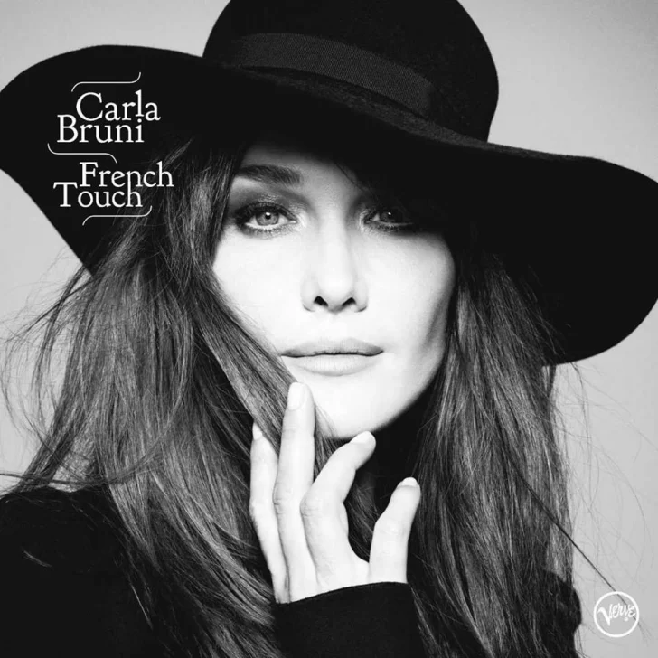 Carla Bruni embellece la belleza