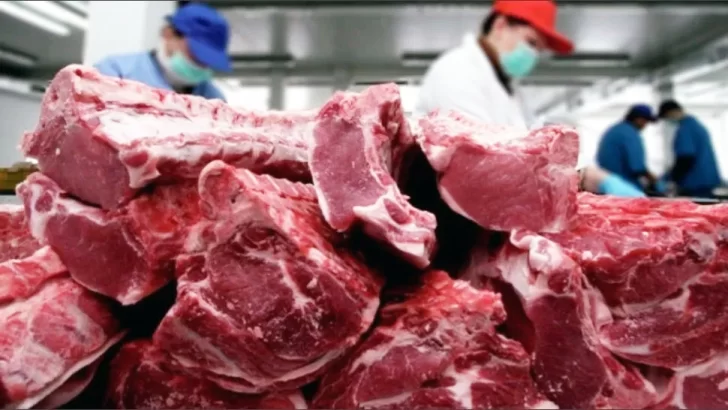 Los frigoríficos exportadores y el Gobierno acordaron levantar el cepo a la carne