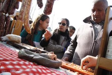 [22 FOTOS] Mucho público y cosas ricas en el Festival del Carneo Español