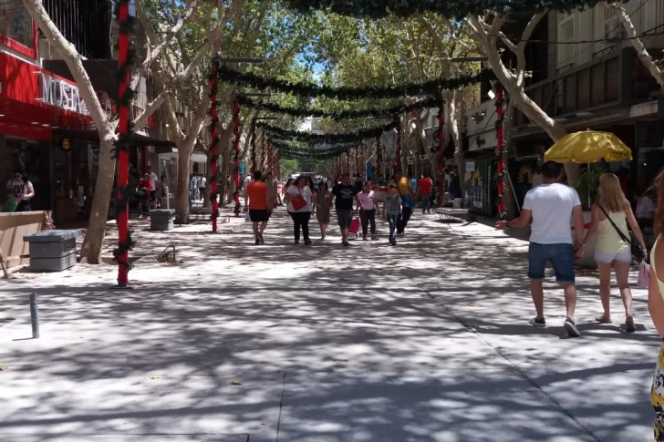 Poco movimiento en el microcentro sanjuanino en la previa de Año Nuevo