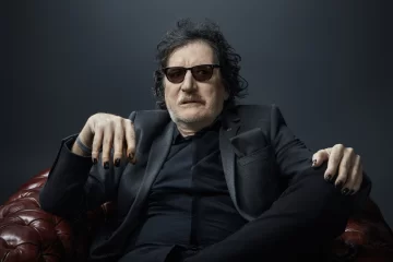 “Vacunate”: Charly García recibió la dosis de refuerzo contra el Covid y agradeció