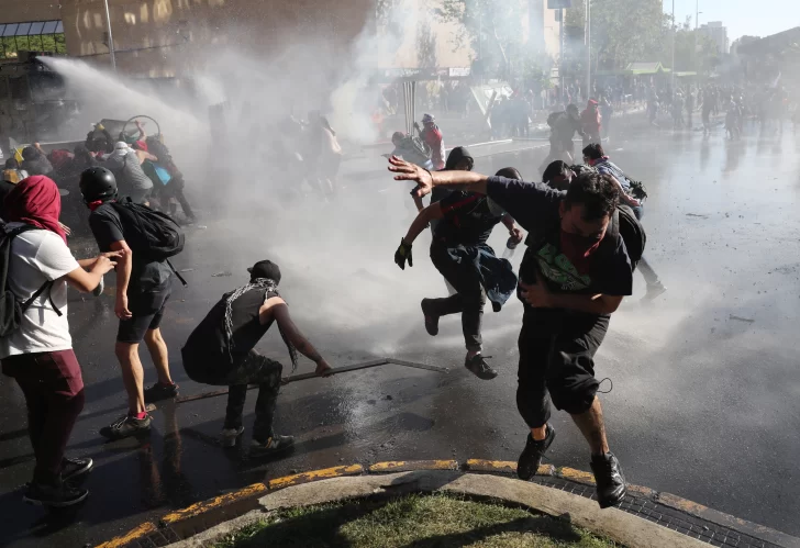 Chile atraviesa una nueva jornada de violentas protestas