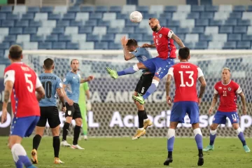 Uruguay rescató un empate frente a Chile