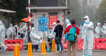 China confina una ciudad de 4 millones de habitantes ante un brote de coronavirus