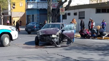 Falleció la mujer embarazada involucrada en un fuerte choque: intentan salvar al bebé