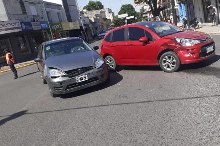 Chocó con el auto de su exnovia y el intercambio de ambos en Twitter resultó desopilante