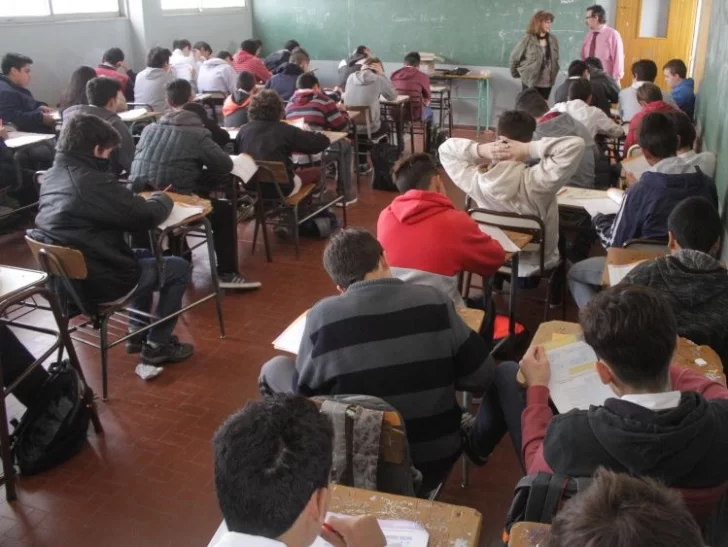 Los alumnos primarios y secundarios volverán a tener clases de apoyo gratuitas