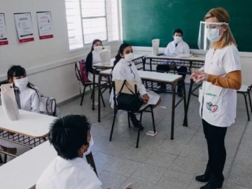 Dentro de un mes, los alumnos de San Juan tendrán clases presenciales día por medio