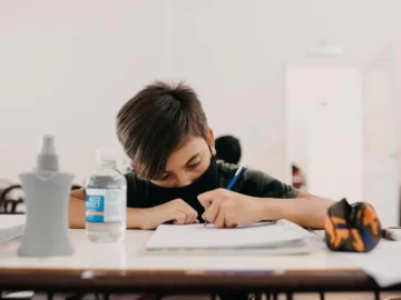 Un fallo judicial ordena que este lunes los alumnos vayan a clases en CABA