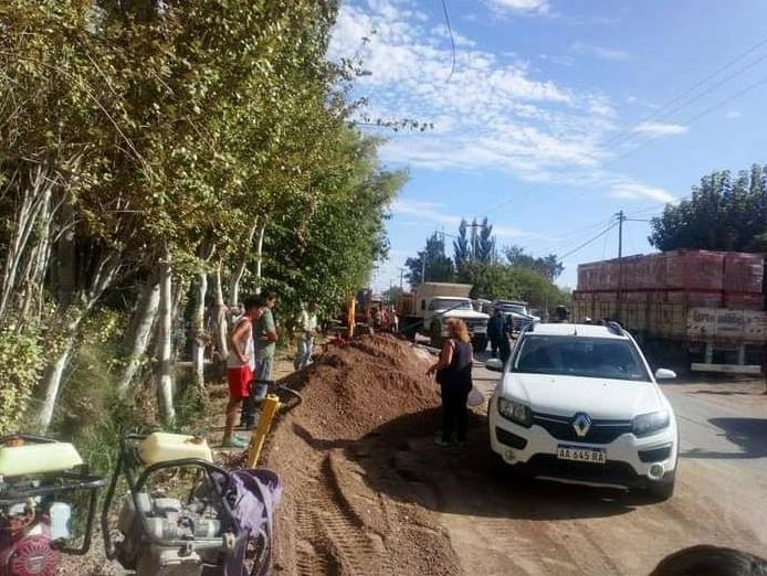 Se desmoronó parte de una obra de cloacas y dos hombres tuvieron que ser rescatados