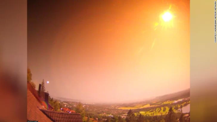 [VIDEOS] Un enorme meteorito cruzó el cielo de Noruega y causó un gran estruendo