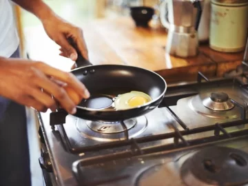 Trucos sencillos para que tu cocina no se llene de grasa