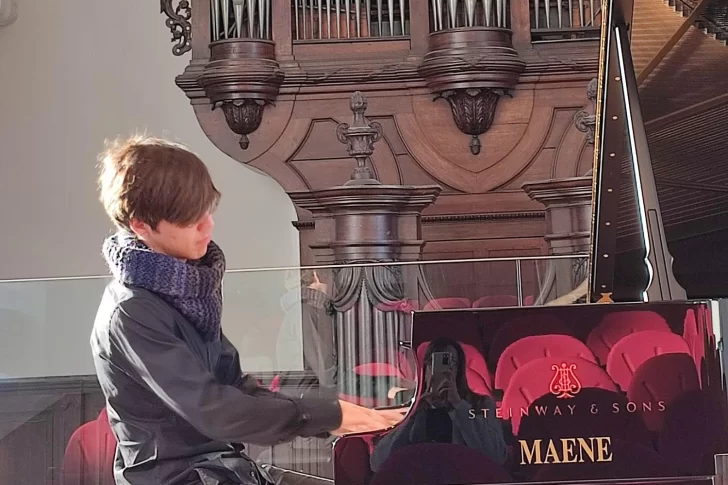 Pianista local se prueba en Suiza