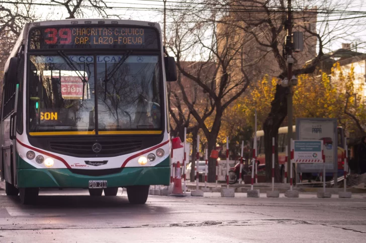 Por falta de pago, dos empresas de colectivo amenazan con parar el servicio al mediodía