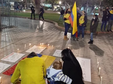 Colombianos que residen en San Juan cantaron el himno y repudiaron la violencia en su país