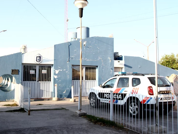 Chimbas: una mujer se enojó porque su padre le pidió un té y lo atacó brutalmente