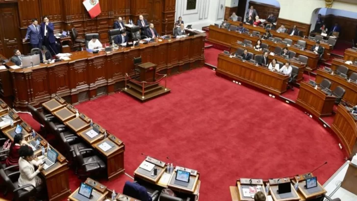 El Congreso de Perú aprobó adelantar las elecciones a abril de 2024